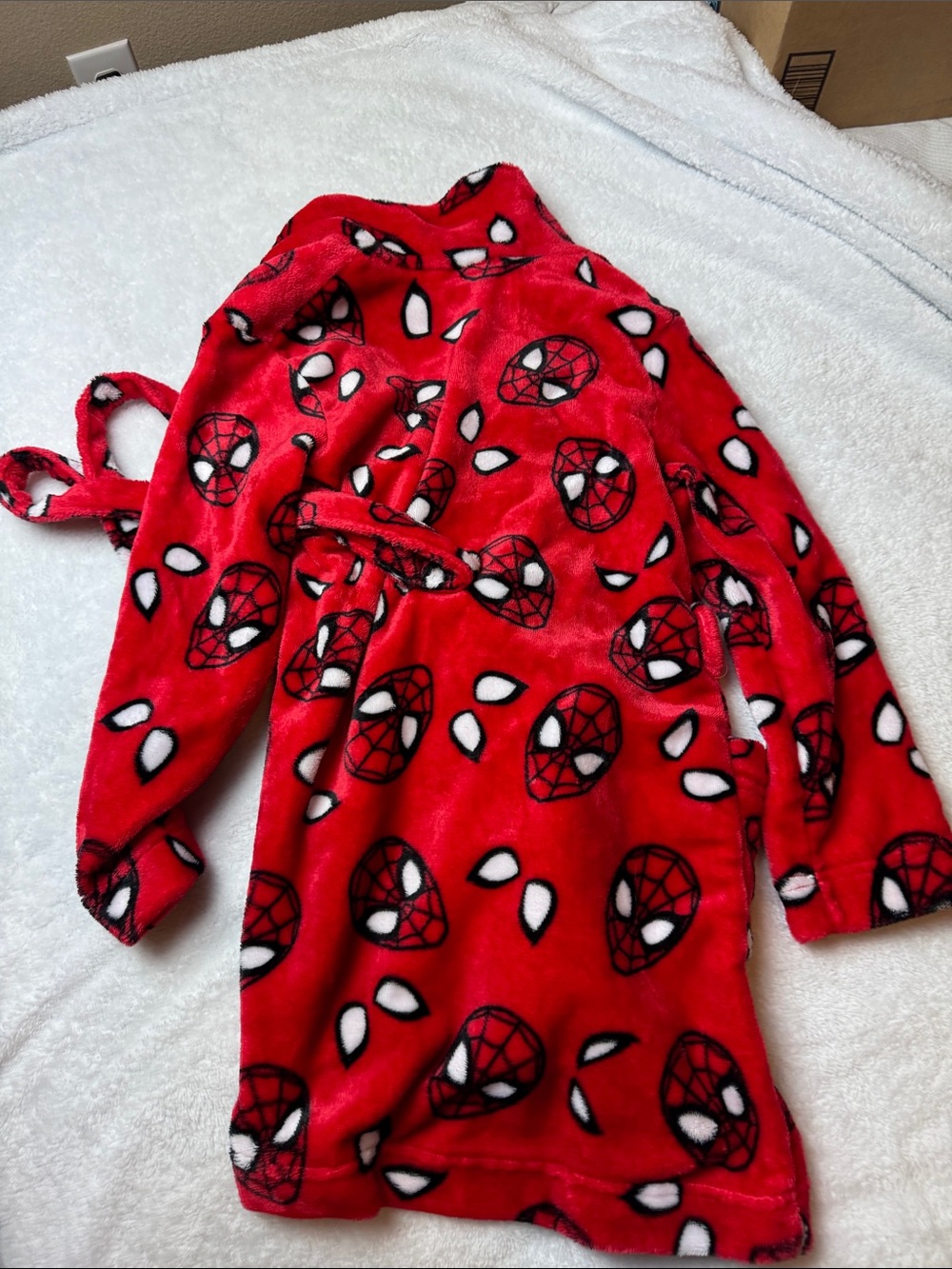 Marvel Red Spider-Man Fleece Kids Robe - Picture 12 of 12